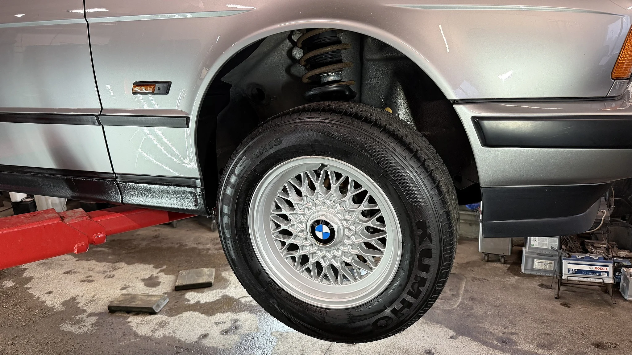 Exterior image of 1988 BMW 535i - NO RESERVE (60)