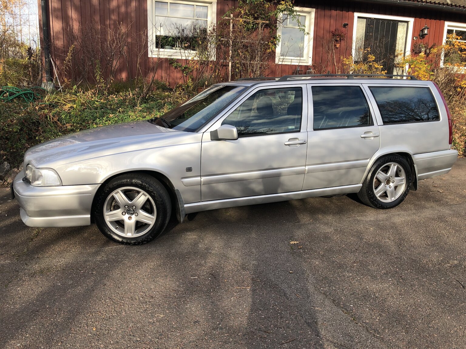 Exteriörbild på 1998 Volvo V70 R AWD