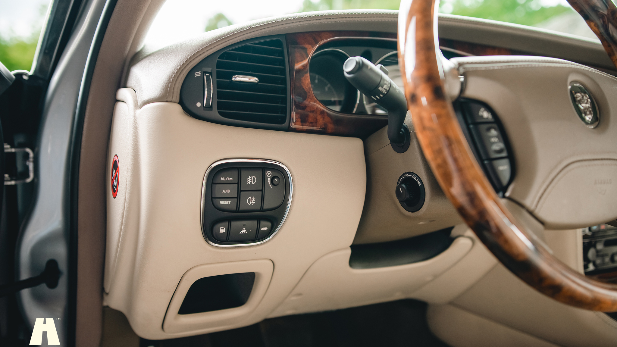 Interior image of 2003 Jaguar XJ Super V8