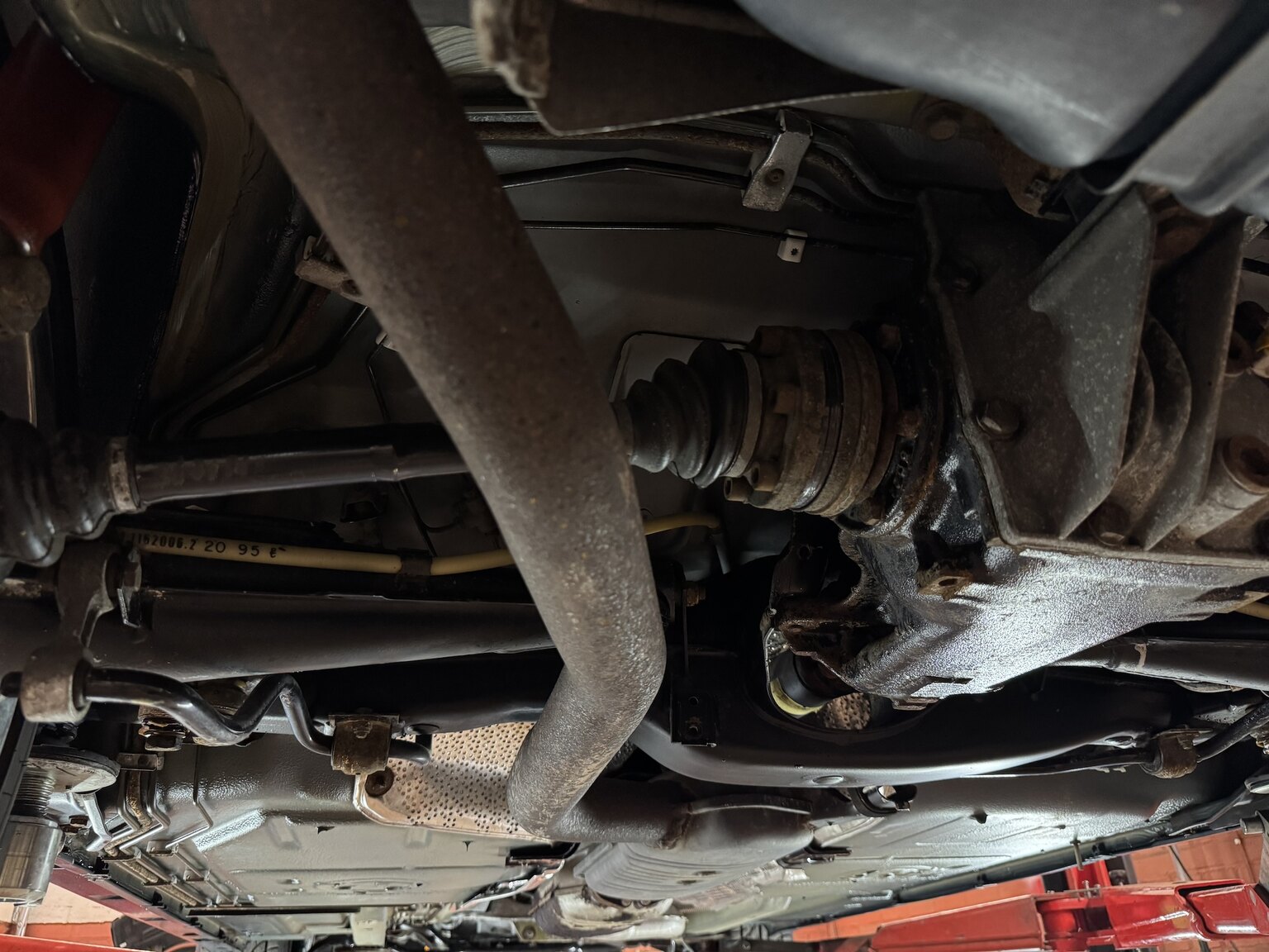 Image of 1996 BMW 520i Touring mechanics