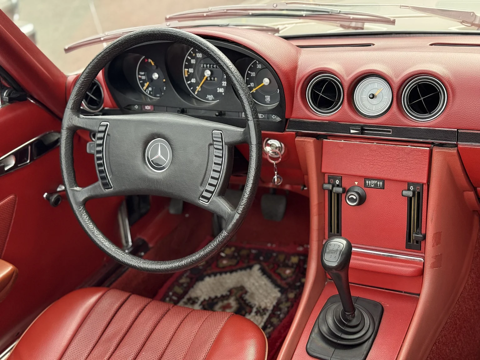 Innenraumfoto von 1973 Mercedes Benz 350 SL  (23)