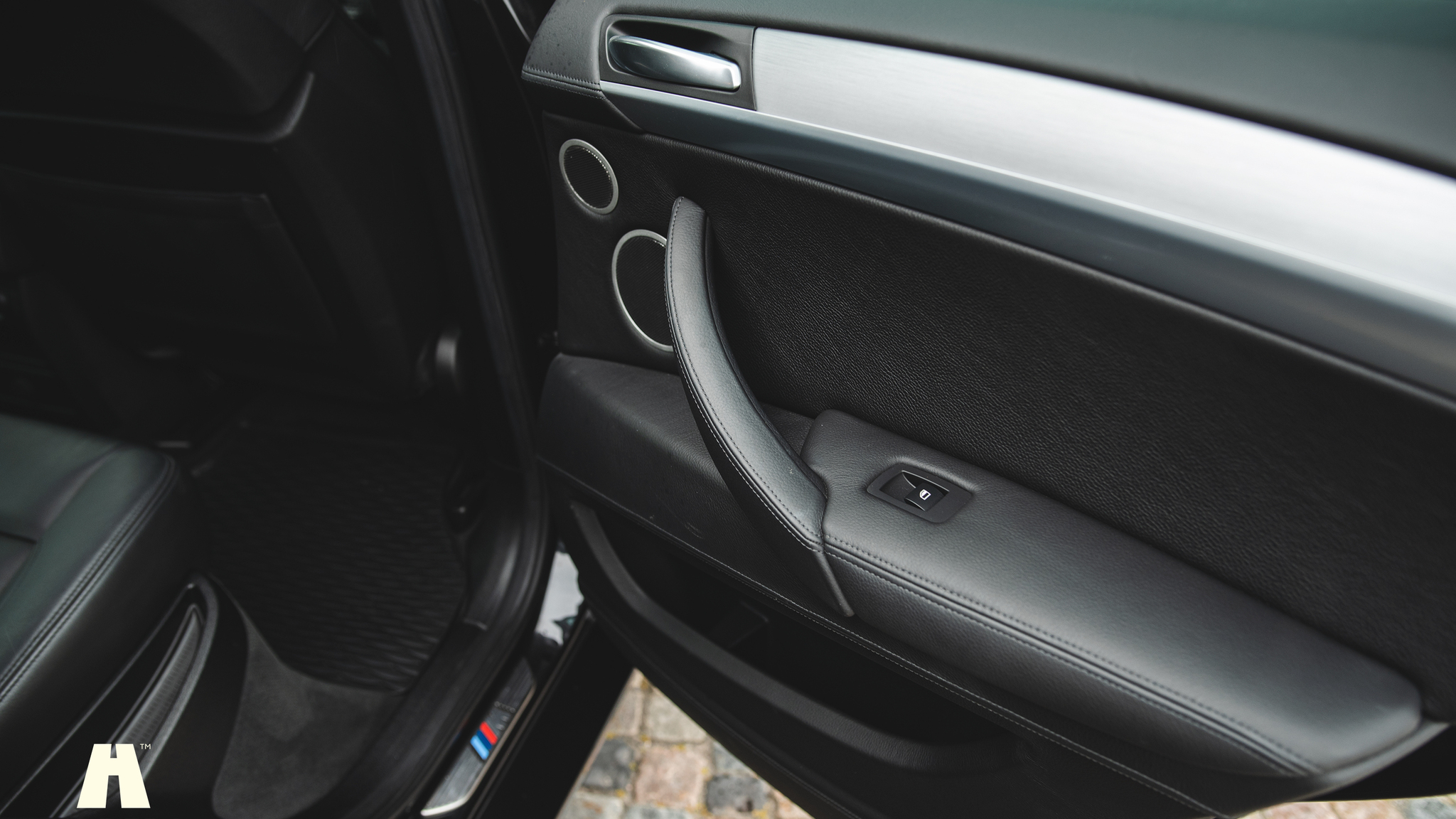 Innenraumfoto von 2010 BMW X6 M Ferrita 555HK (61)