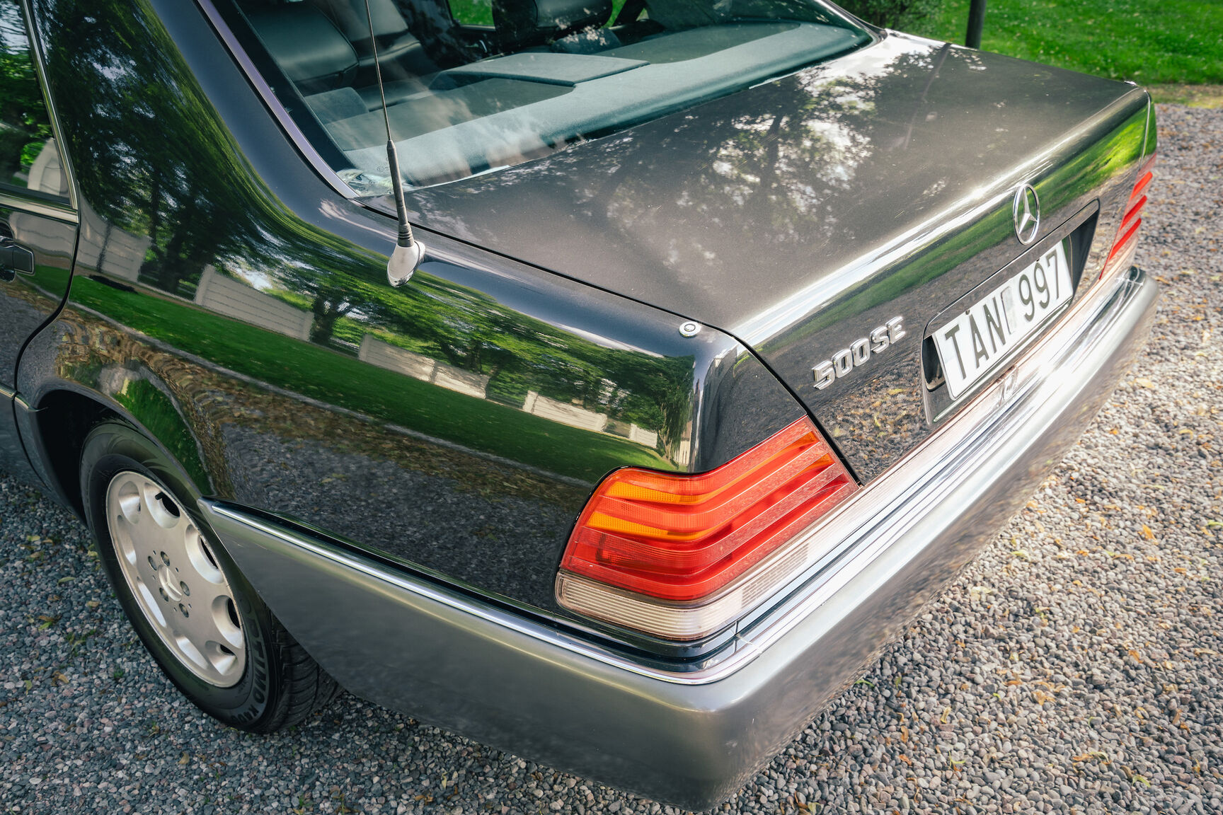 Exteriörbild på 1992 Mercedes-Benz 500 SE (13)