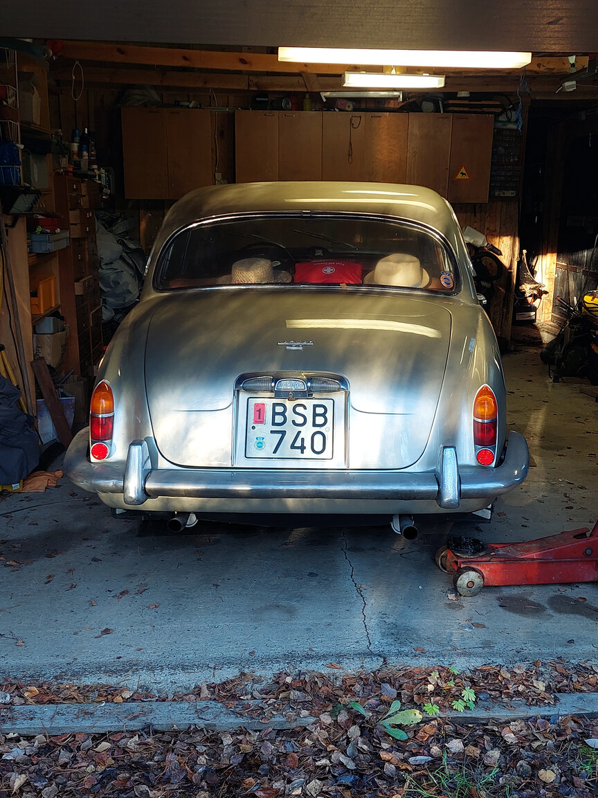 Exterior image of 1968 Jaguar 420 4.2 XK Manuell 