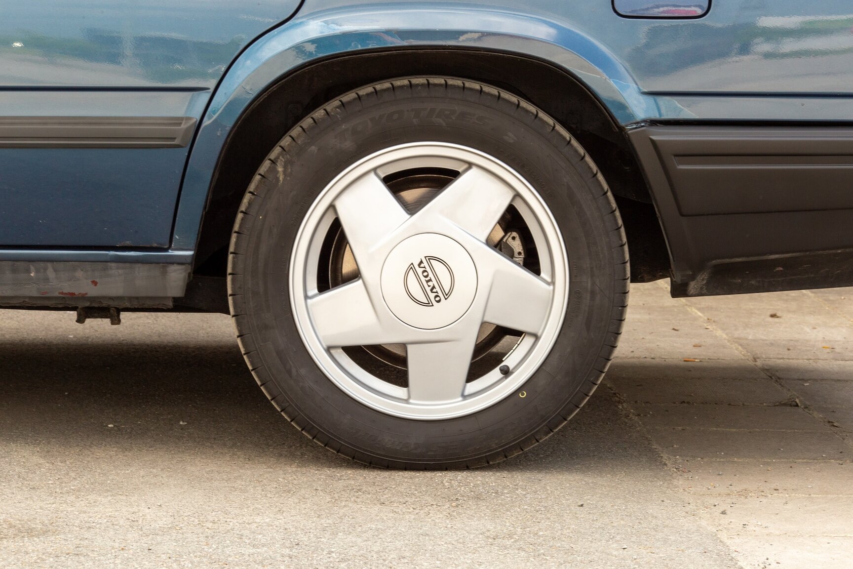 Exteriörbild på 1990 Volvo 745 Turbo (22)