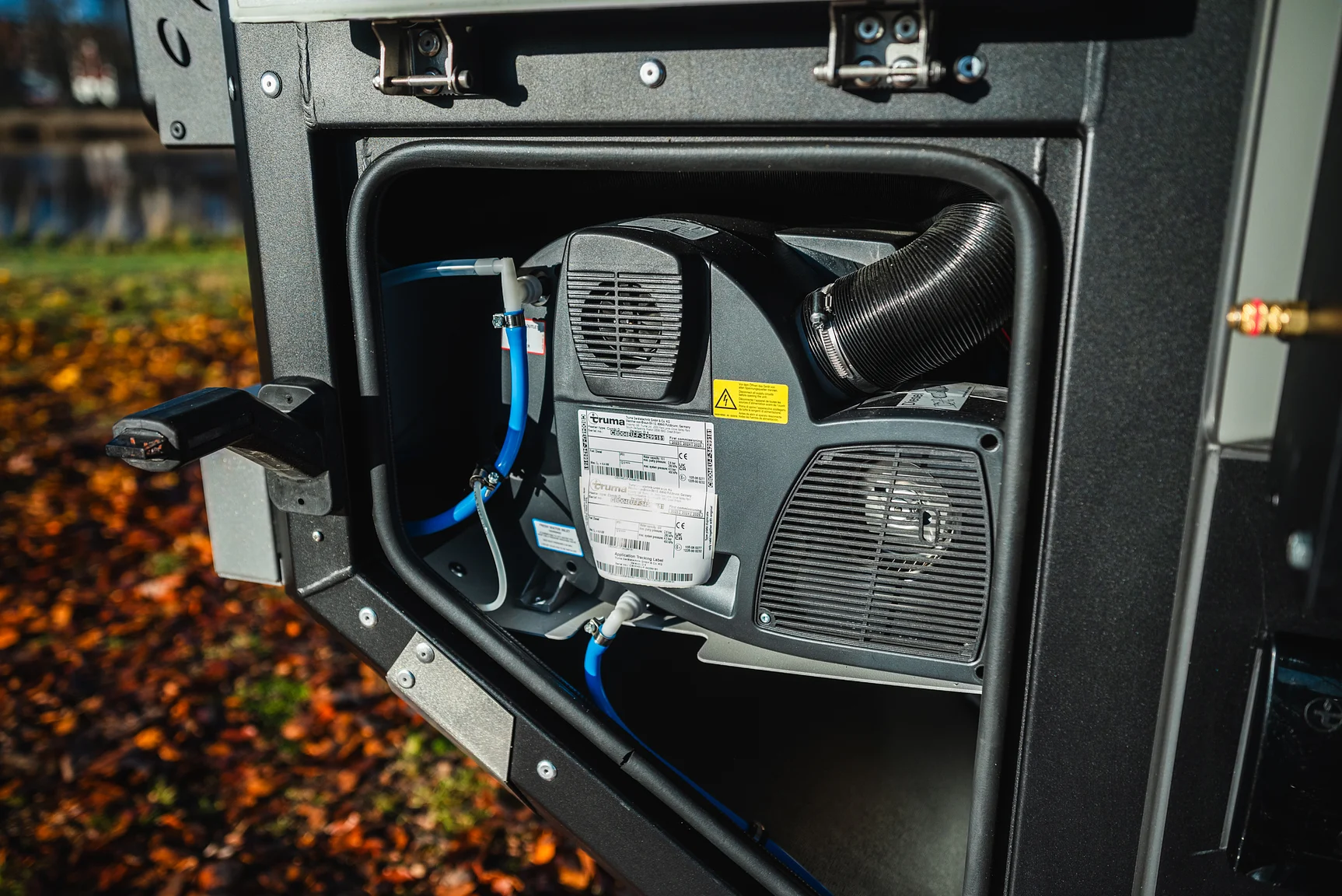 Exterior image of 2025 Northea Trailer Expedition Crawler 458i Offgrid-Camper (60)