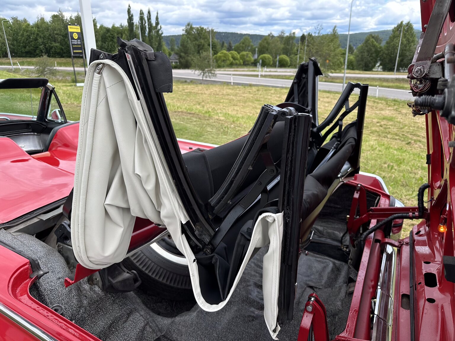 Image of 1962 Ford Thunderbird Convertible mechanics