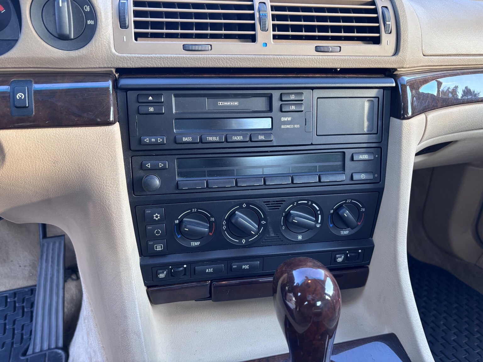 Interior image of 1996 BMW 728iA