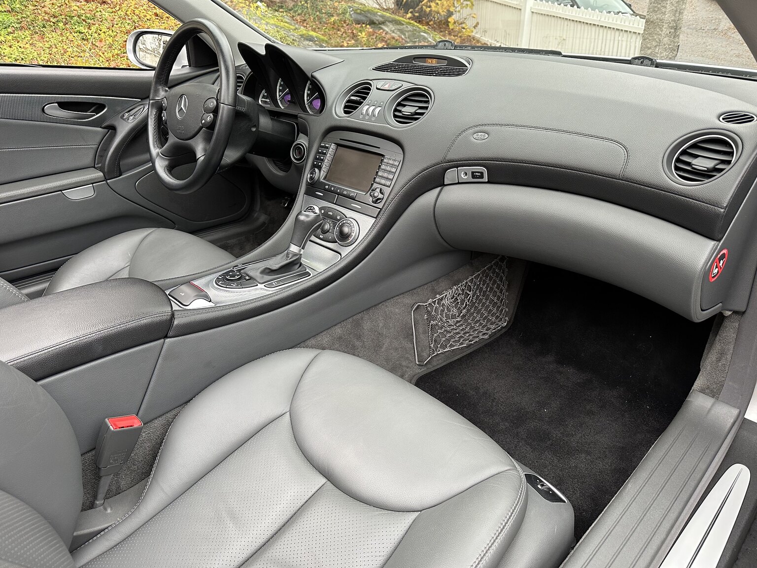 Innenraumfoto von 2005 Mercedes-Benz SL 350