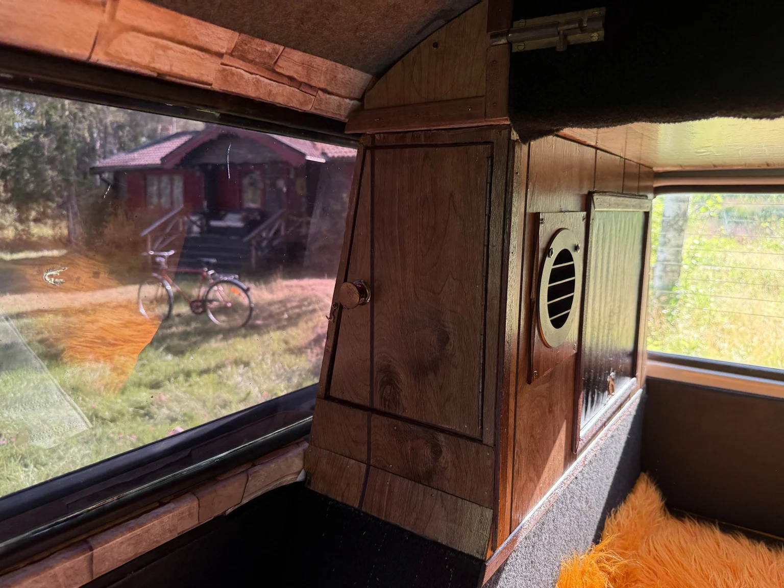 Innenraumfoto von 1975 Volkswagen Transporter Campervan (75)