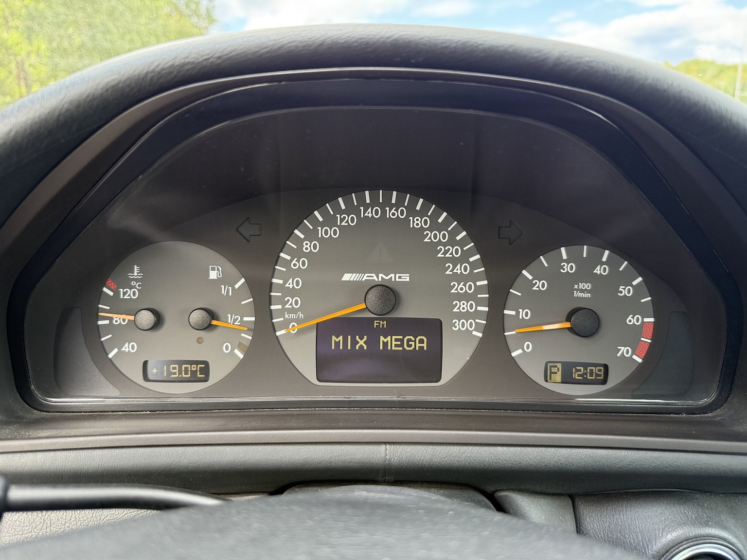 Interior image of 2000 Mercedes-Benz CLK 55 AMG Coupé