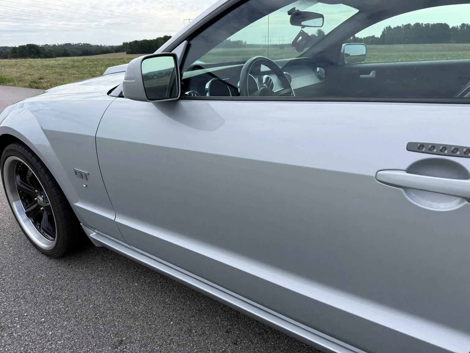 Exteriörbild på 2006 Ford Mustang GT (39)