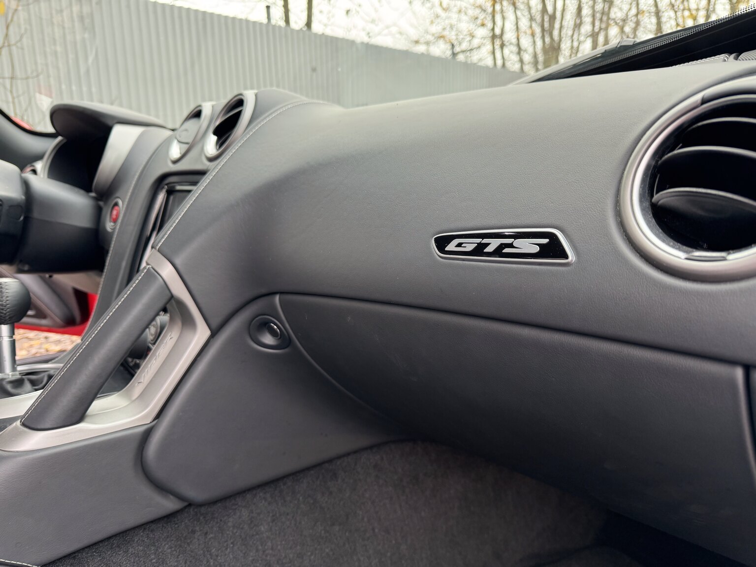 Interior image of 2014 Dodge Viper GTS (9)