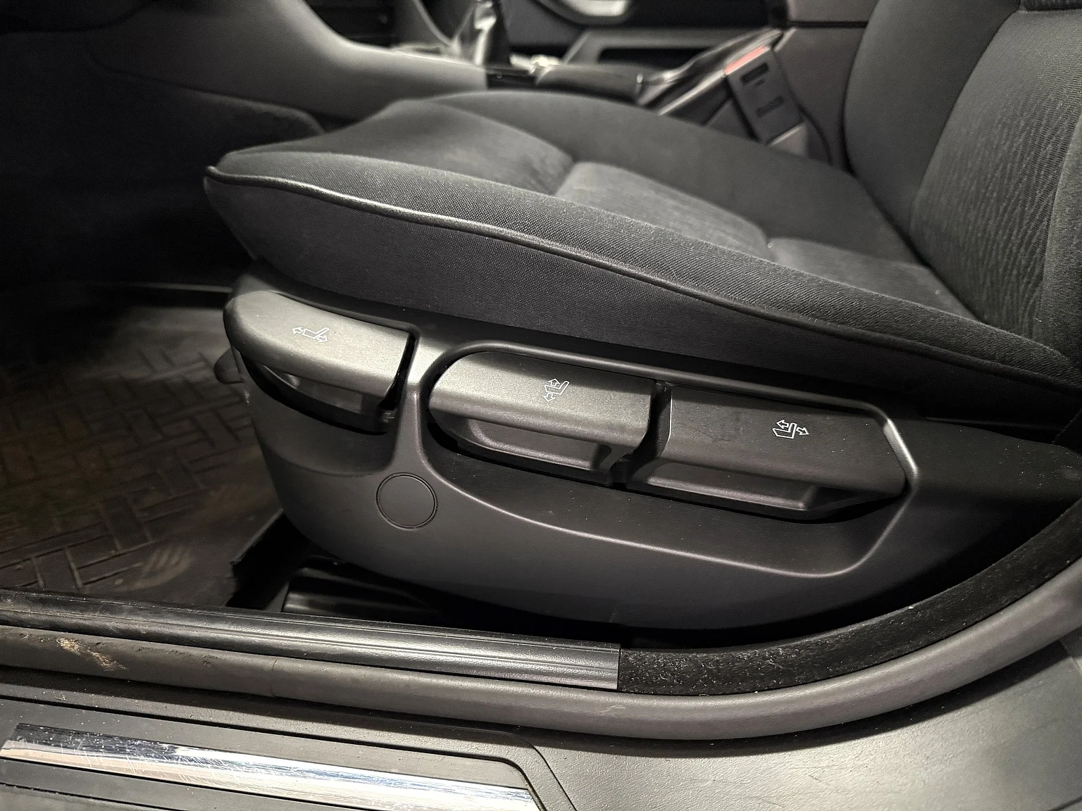 Interior image of 2002 BMW 520i (8)