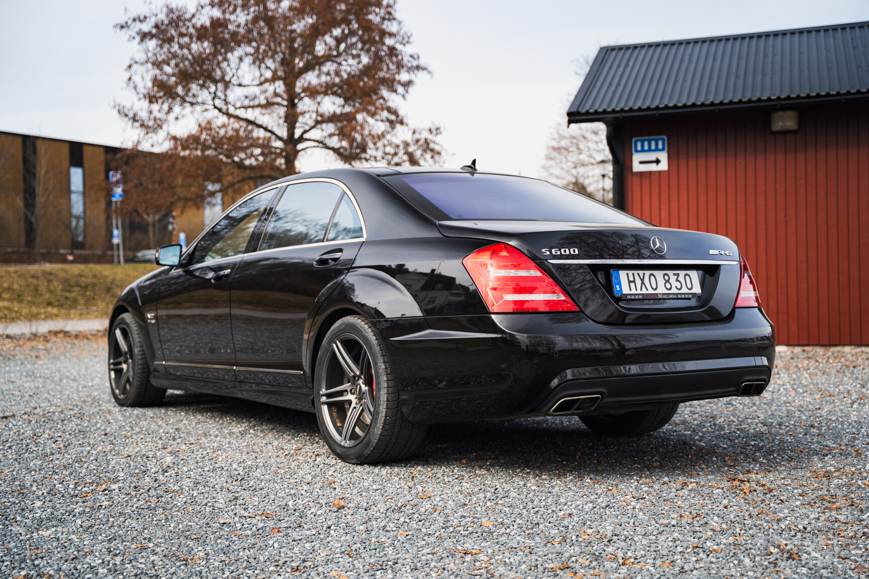 Exterior image of 2011 Mercedes-Benz S600 (7)
