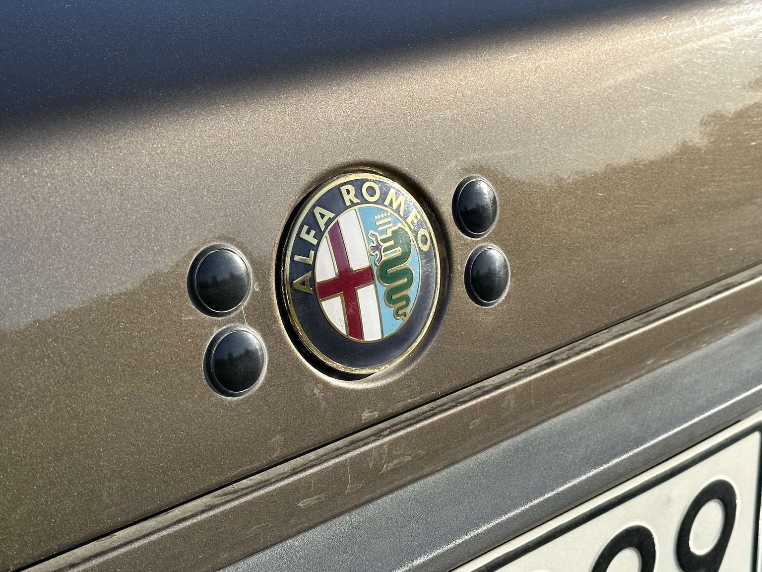 Exteriörbild på 1984 Alfa Romeo Alfetta 2000