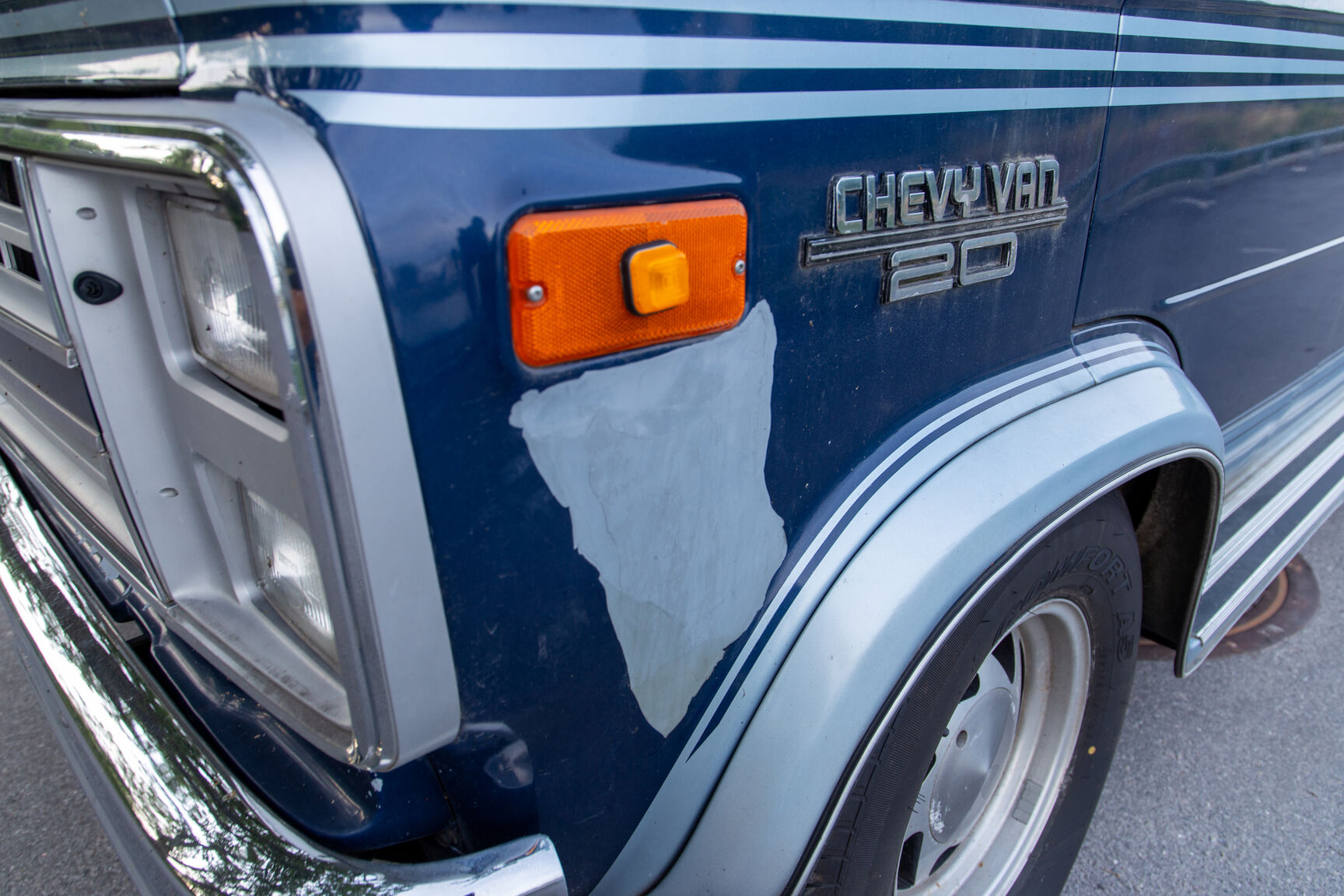 Exterior image of 1989 Chevrolet G20 Conversion Van
