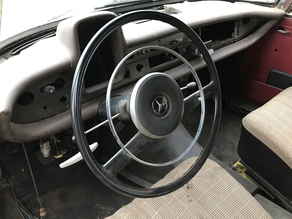Innenraumfoto von 1965 Mercedes Benz 190 DC Safari