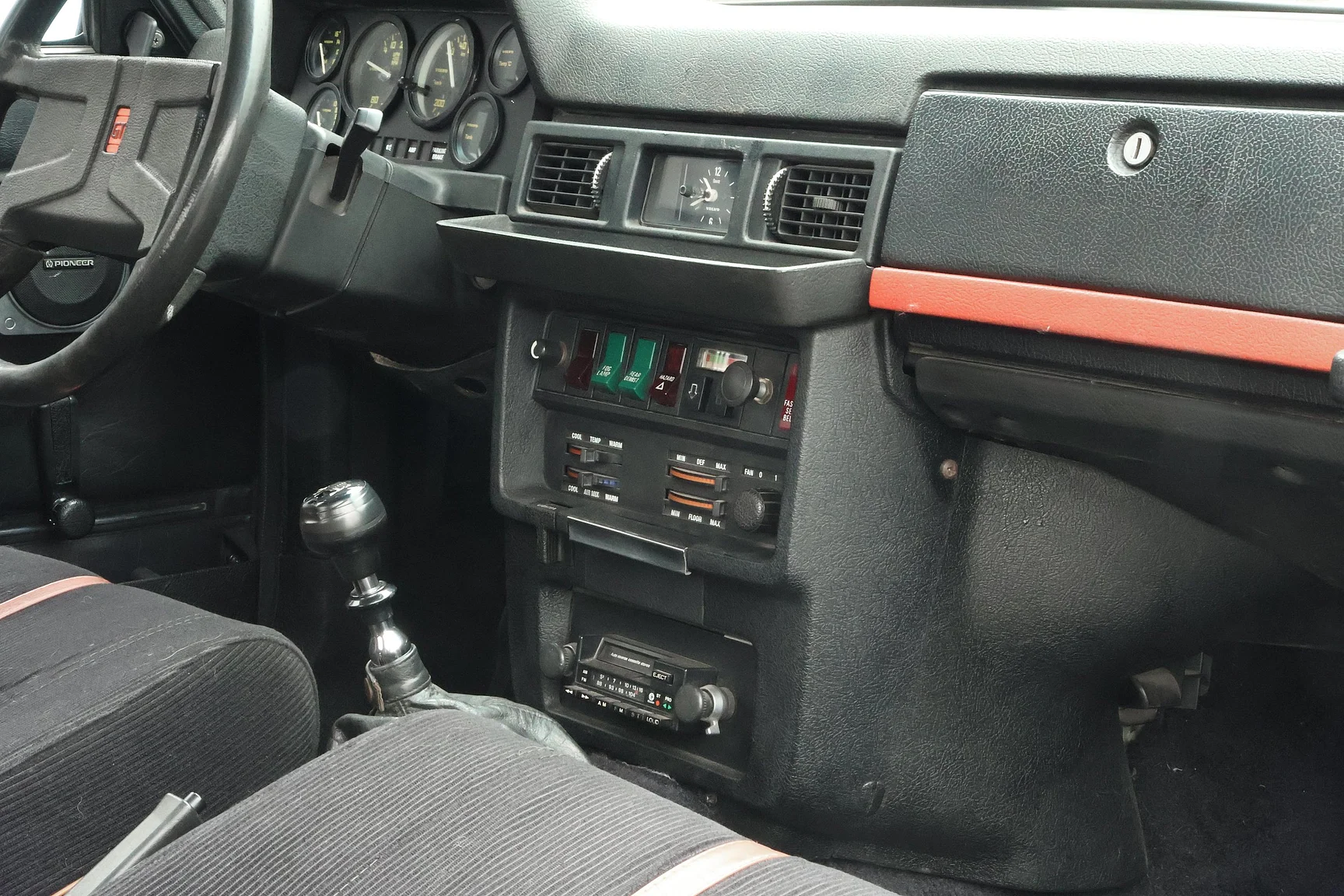 Innenraumfoto von 1978 Volvo 242 GT (11)