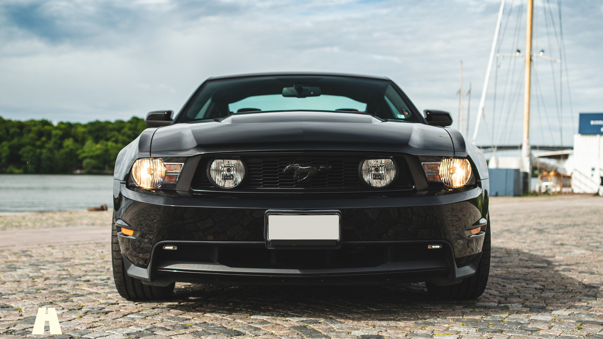Exterior image of 2010 Ford Mustang GT 