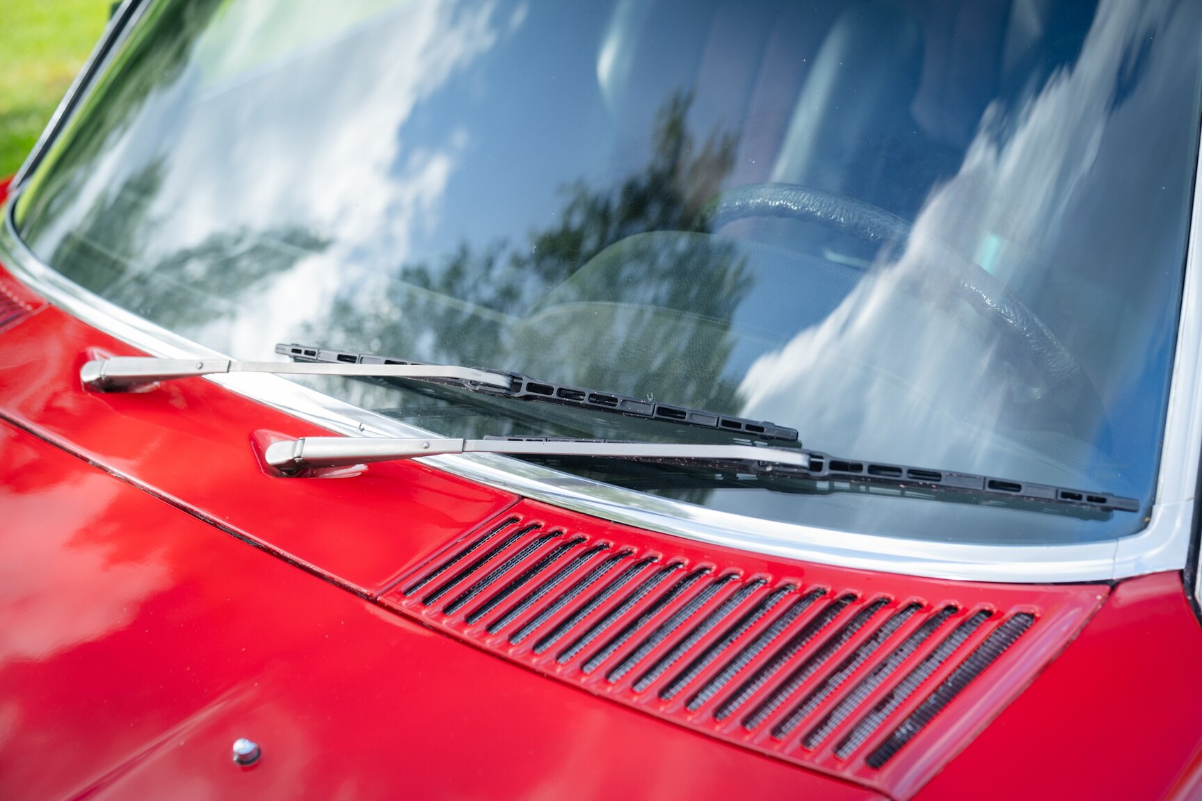 Exterior image of 1975 Mercedes-Benz 350 SLC