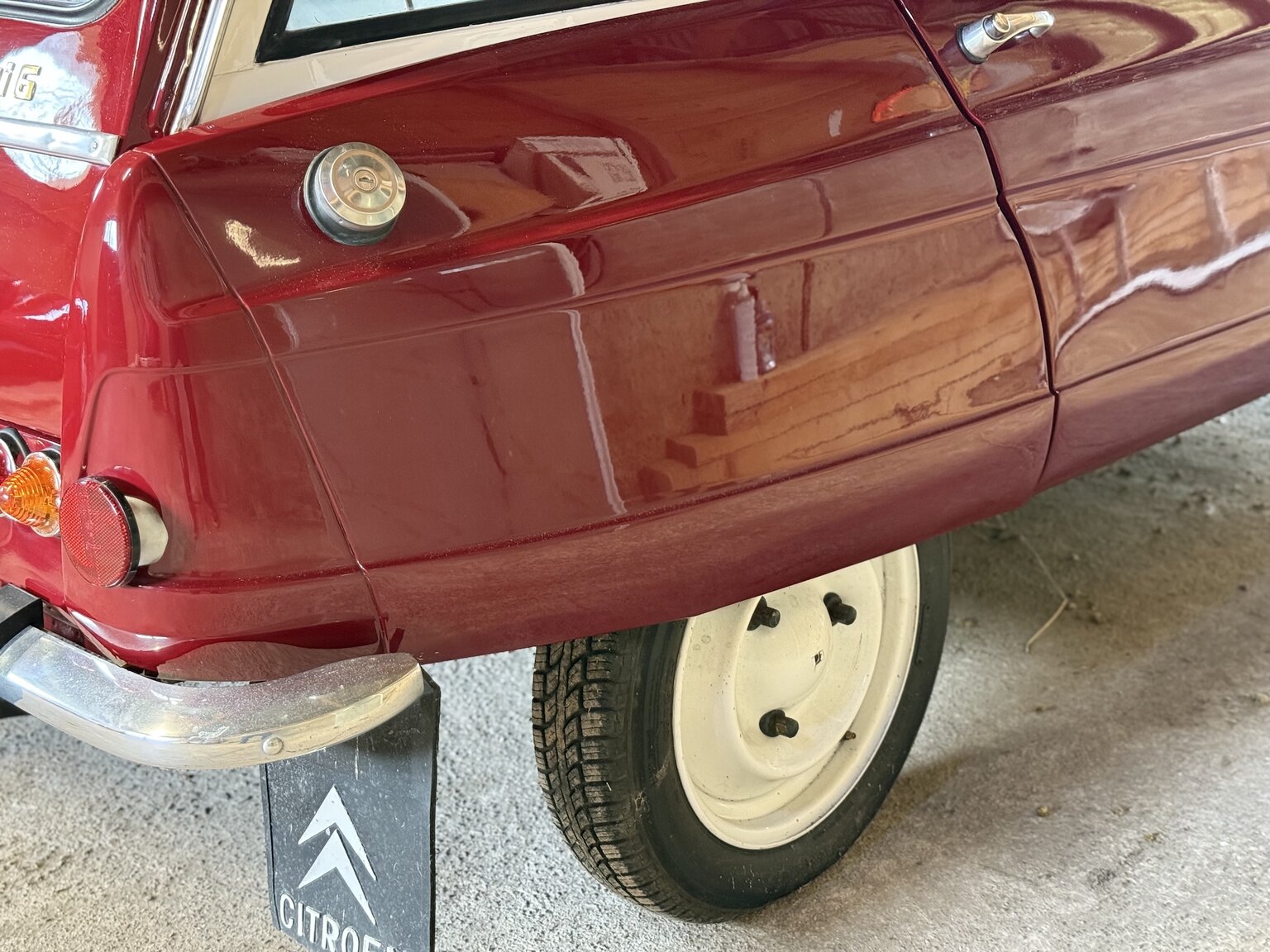 Exterior image of 1967 Citroën Ami 6 Weekend