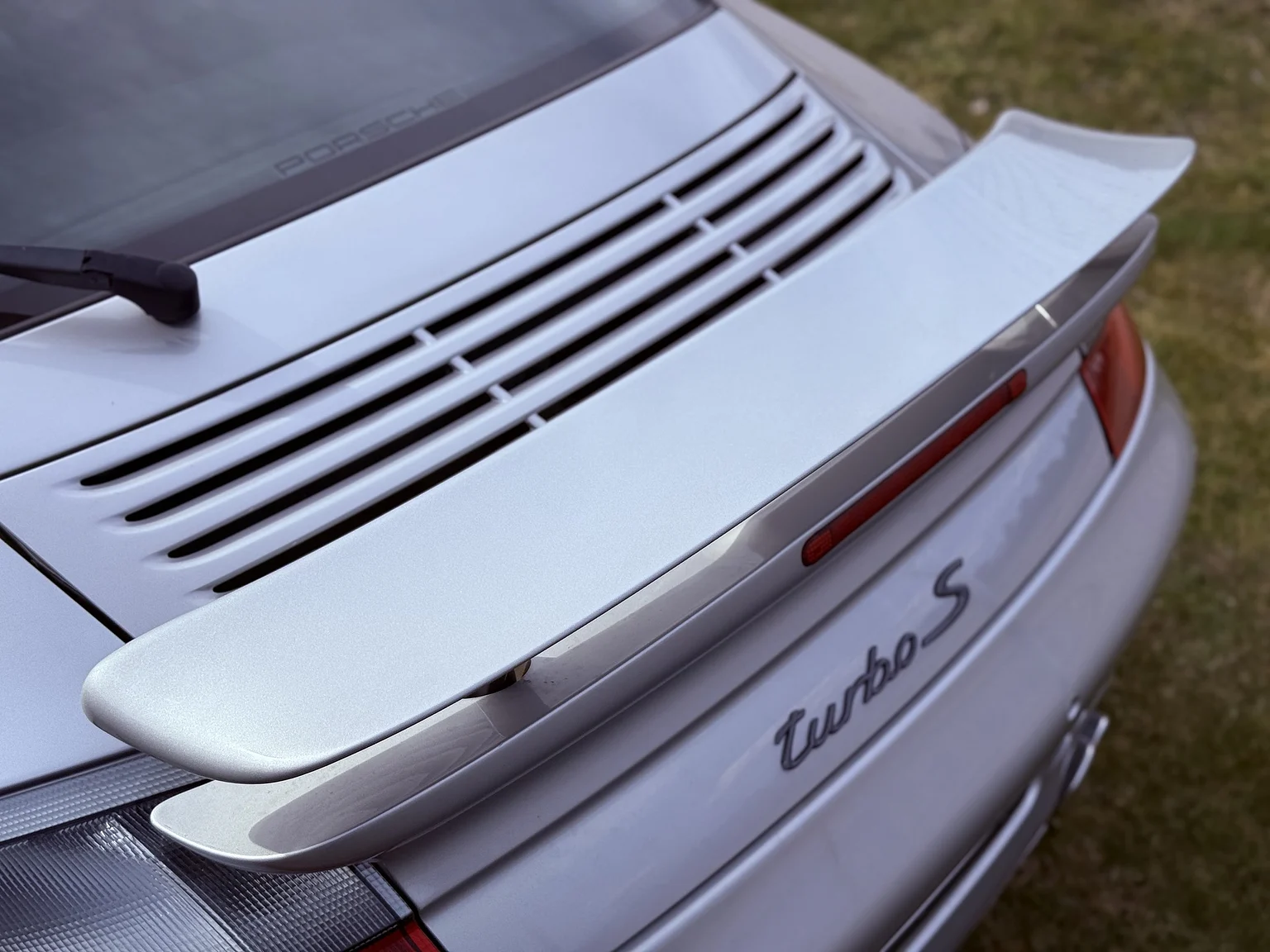 Exteriörbild på 2005 Porsche 996 Turbo S (26)