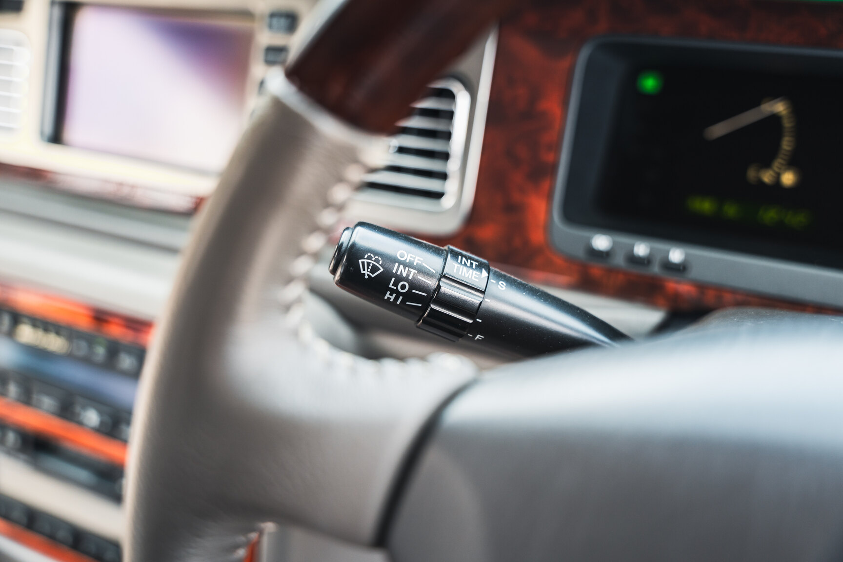 Innenraumfoto von 2000 Toyota Century