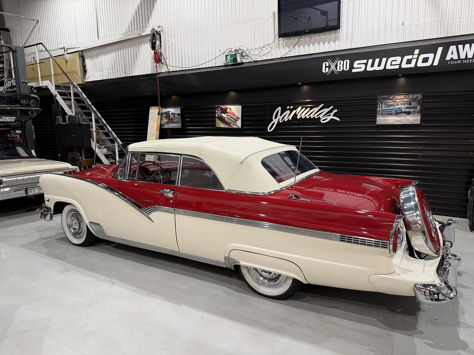 Aussenfoto 1956 Ford Fairlane Sunliner V8 5.1 (93)