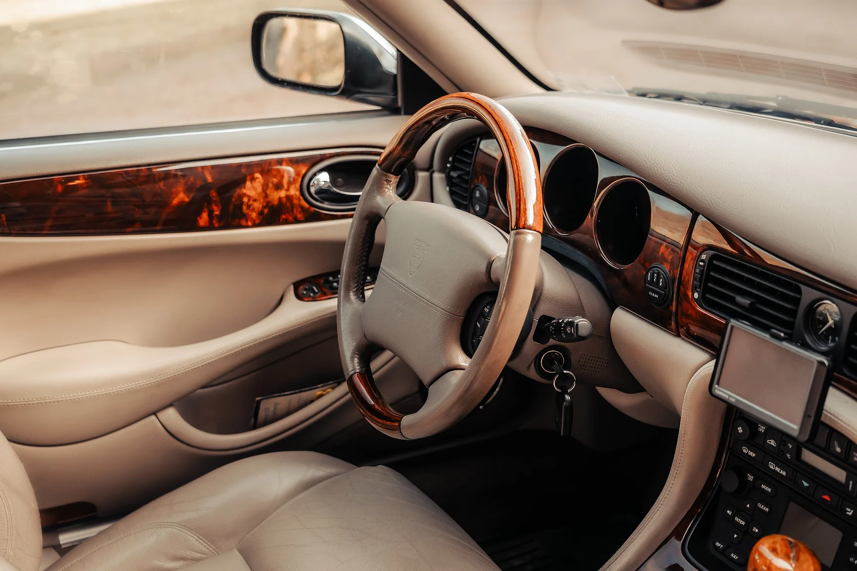 Interior image of 2001 Jaguar  Xj 4,0 Sovereign (34)