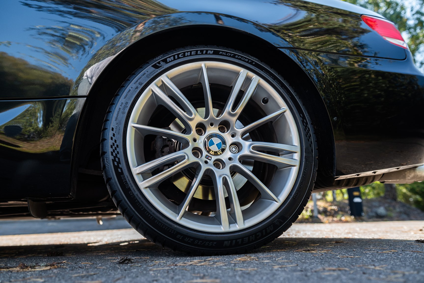 Exterior image of 2009 BMW 325Xi