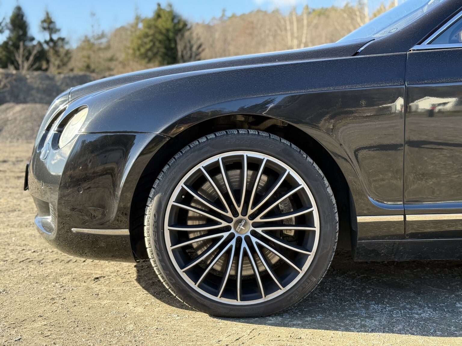 Exteriörbild på 2005 Bentley Flying Spur