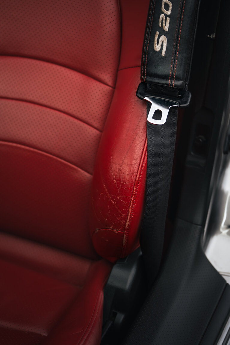 Interior image of 2000 Honda S2000 AP1