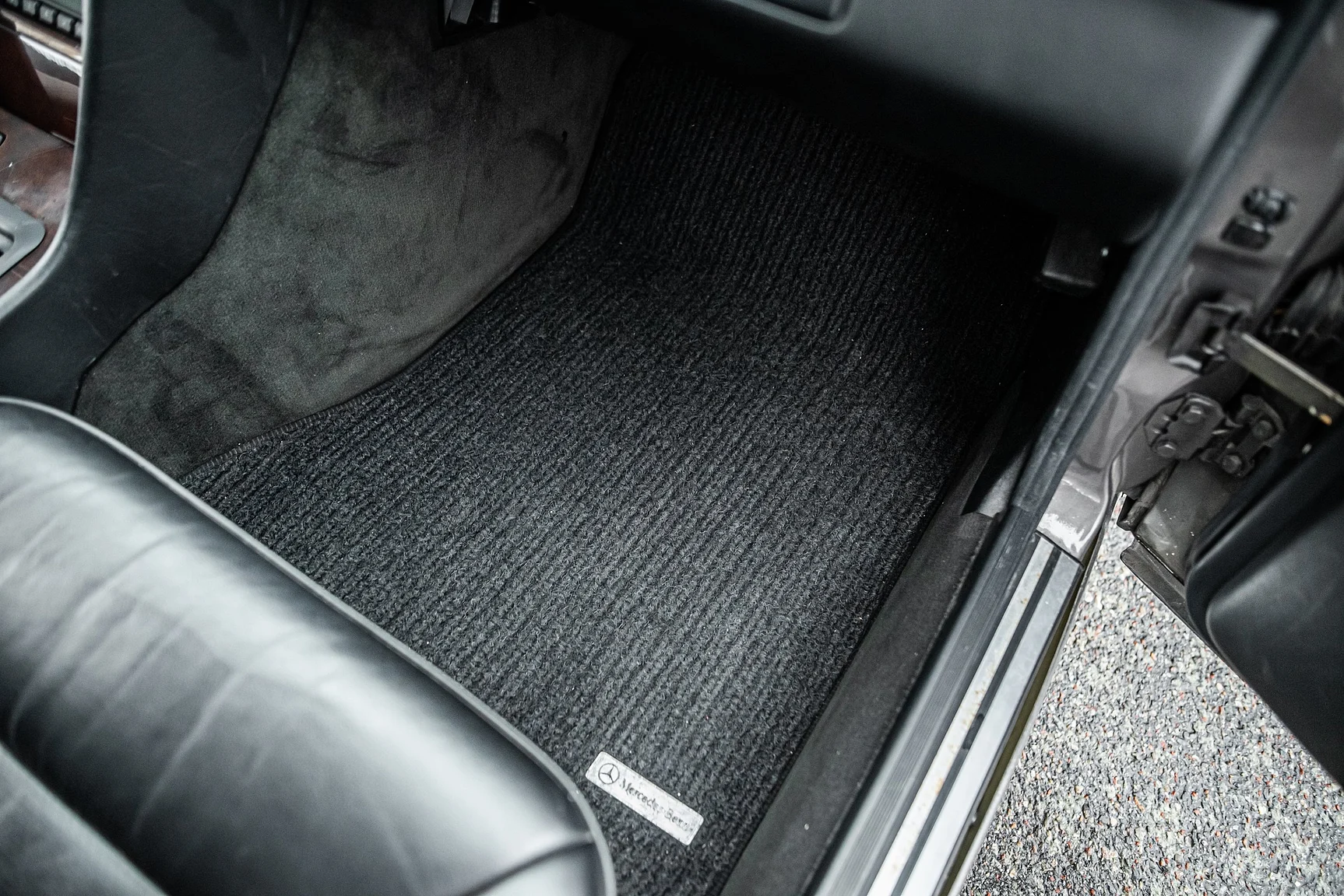 Interior image of 1993 Mercedes-Benz E 320 "AMG" (41)