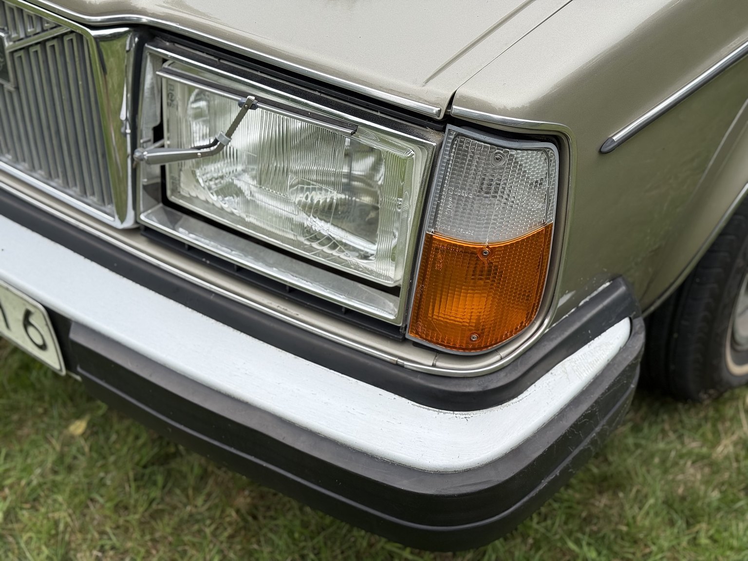Exterior image of 1976 Volvo 264 V6 GL Automatisk