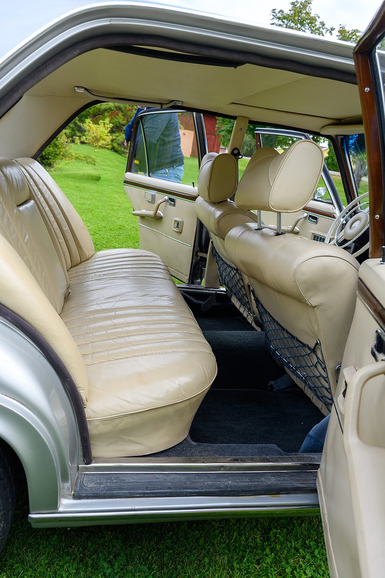 Interior image of 1969 Mercedes-Benz 300 SEL