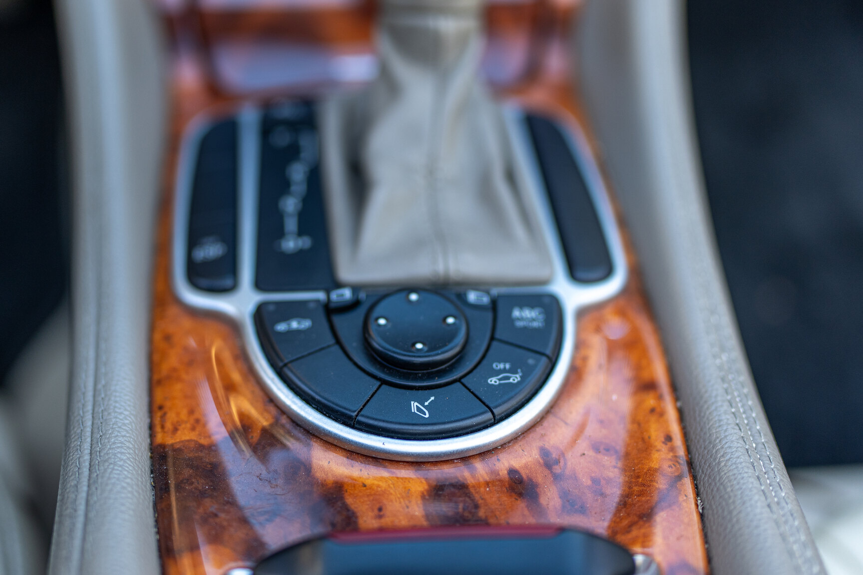 Innenraumfoto von 2002 Mercedes-Benz SL 500