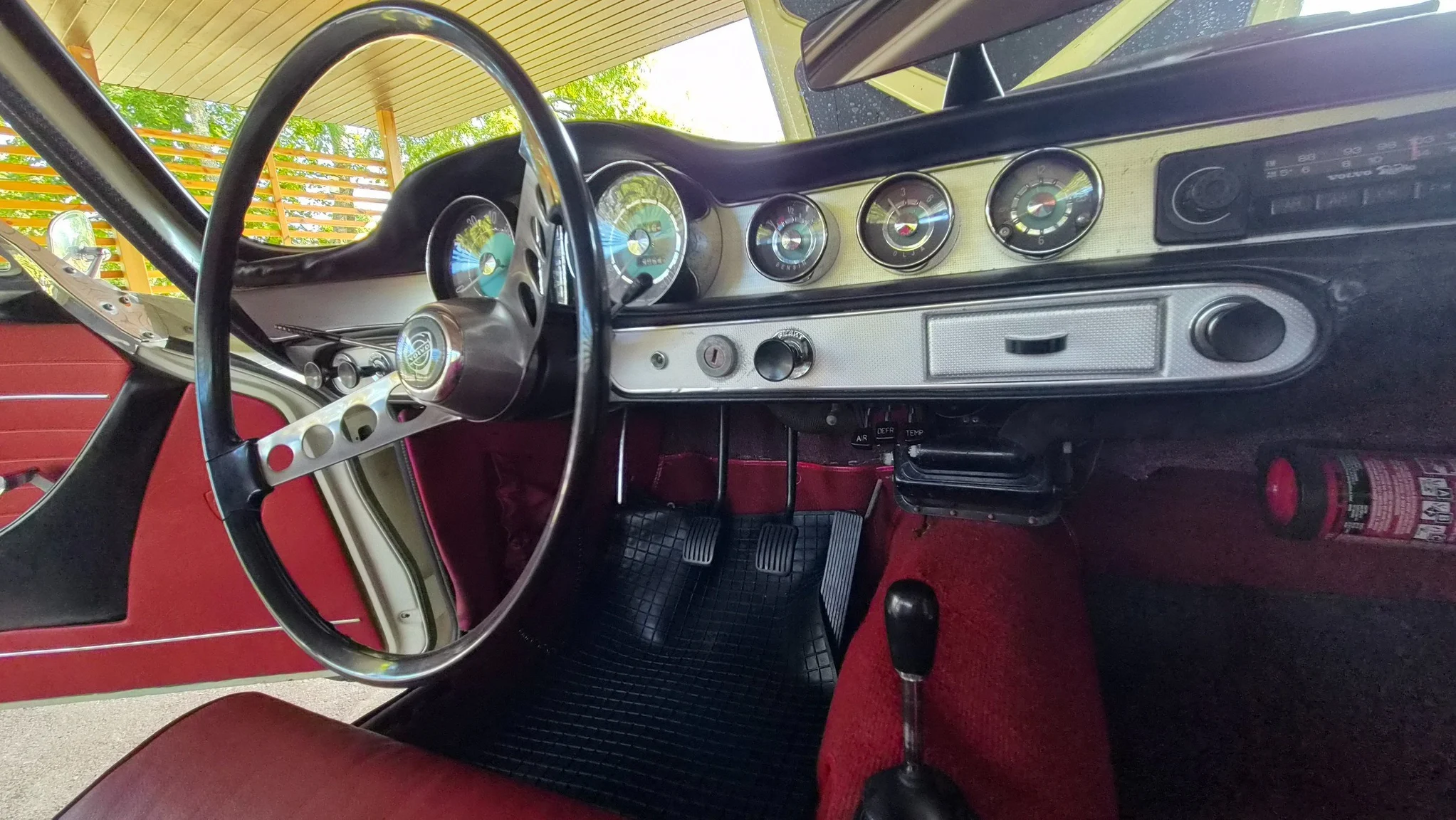 Innenraumfoto von 1966 Volvo P 1800S (15)