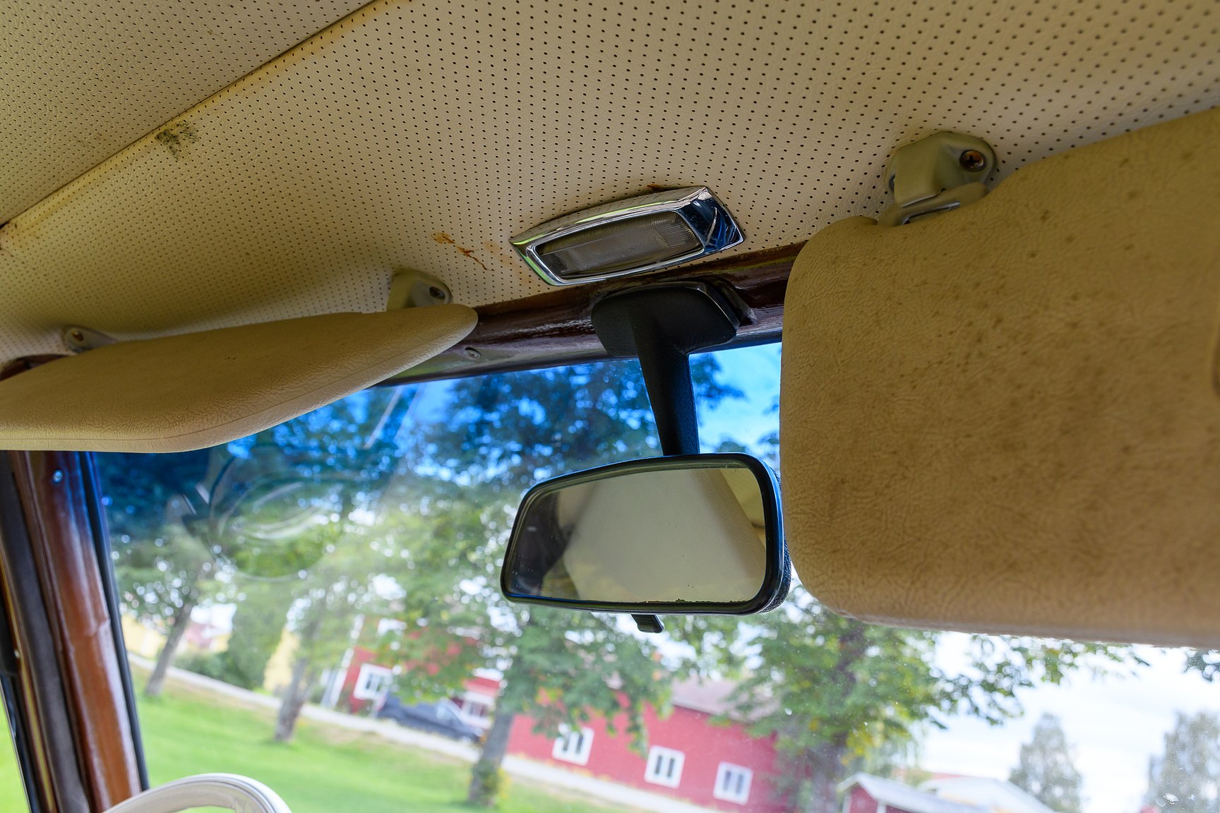 Interior image of 1969 Mercedes-Benz 300 SEL