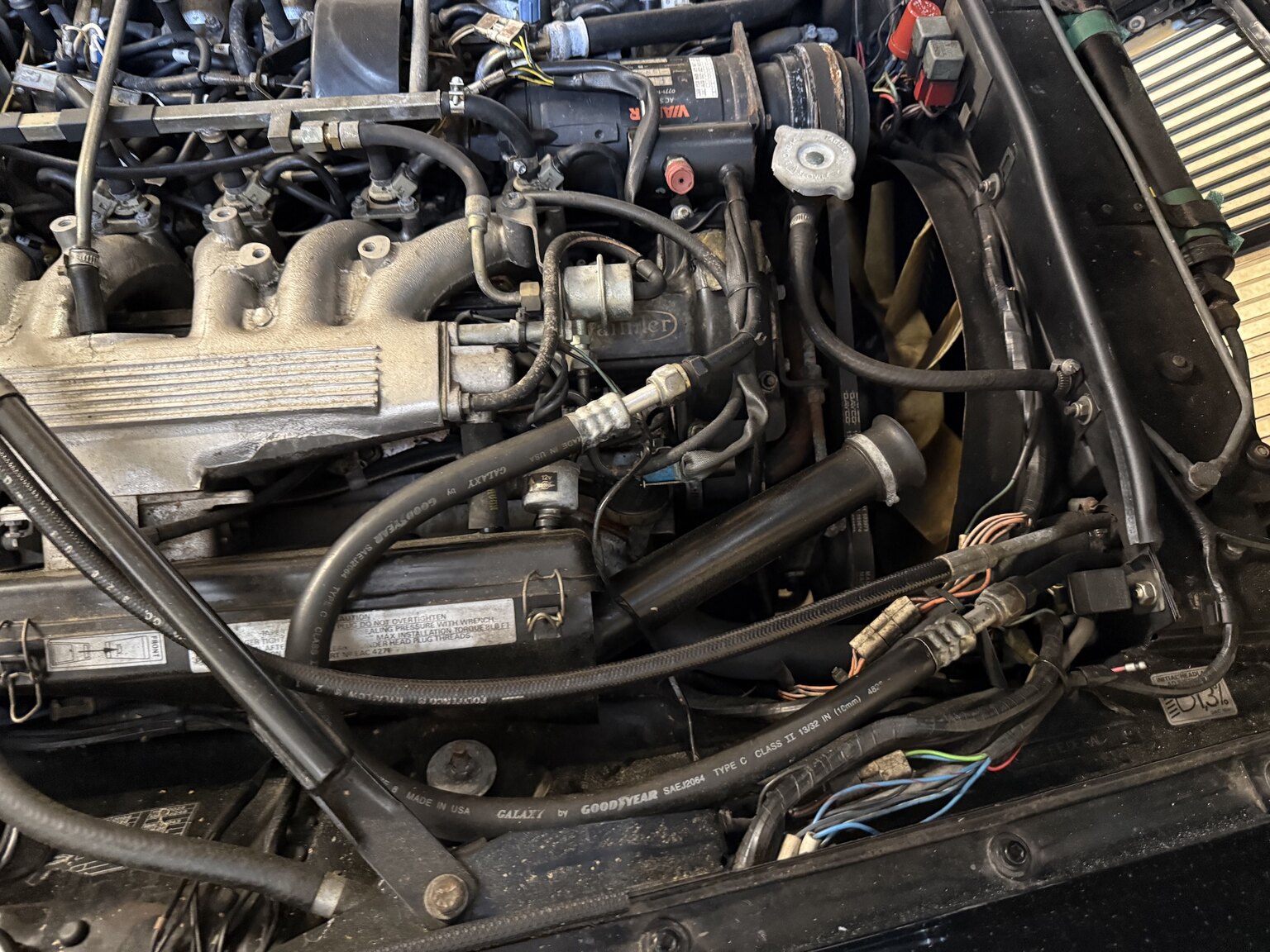 Image of 1990 Jaguar Daimler Double six mechanics