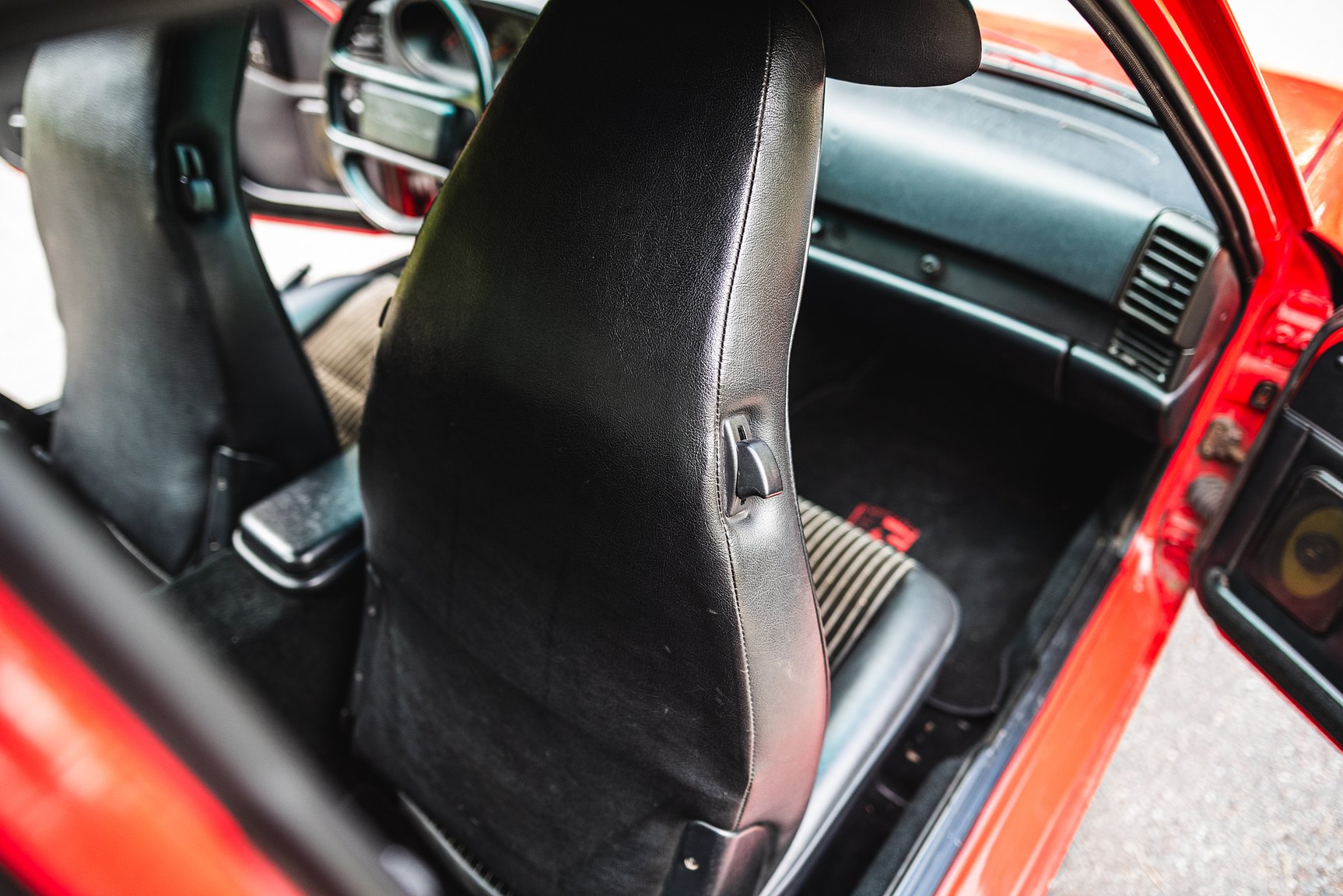 Interior image of 1988 Porsche 944