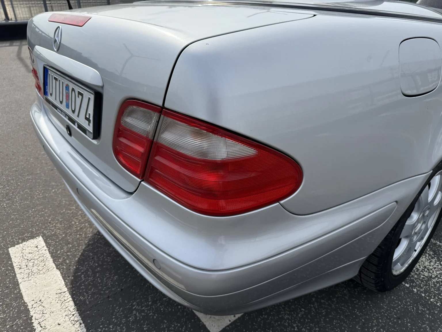 Exterior image of 2001 MERCEDES-BENZ CLK 230 Kompressor Cabriolet (30)