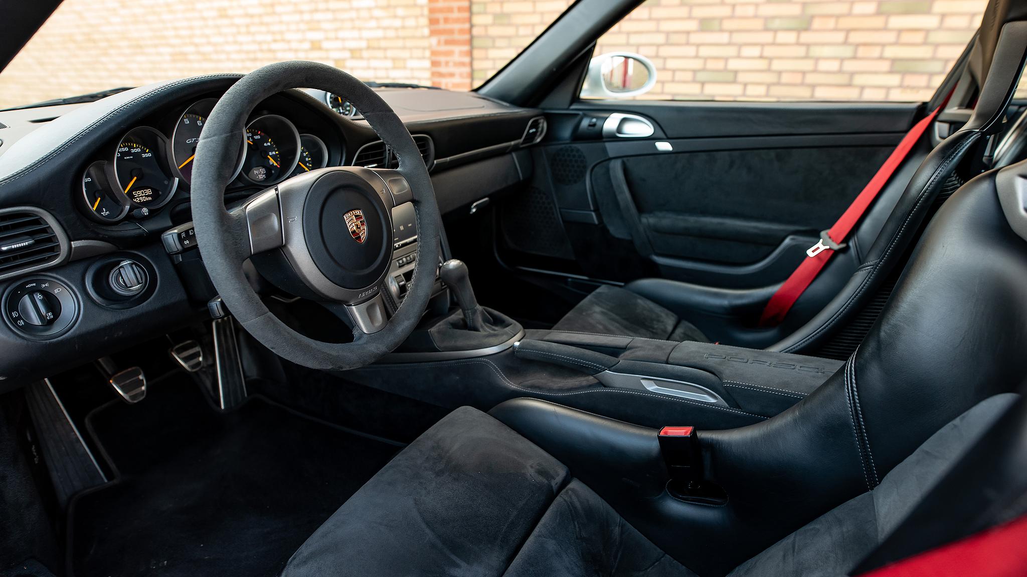 Interior image of 2007 Porsche 997 GT3 Gen 1  (1)