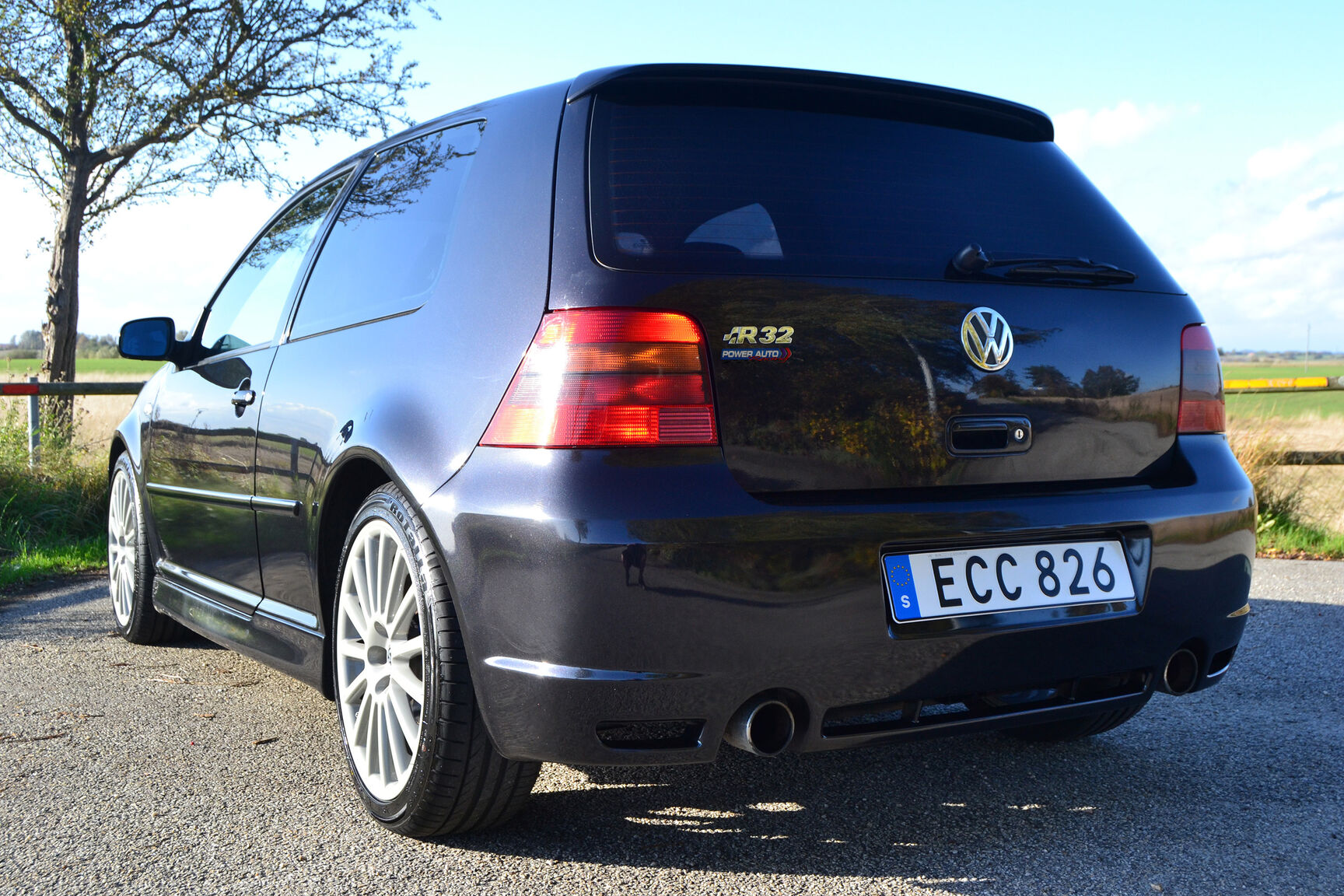 Exterior image of 2003 Volkswagen Golf R32 MK4 (4)
