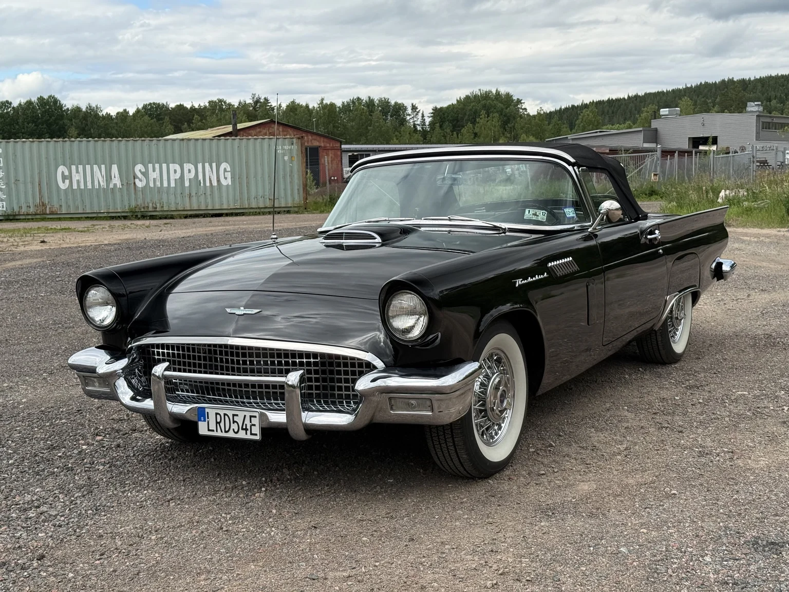 Exterior image of 1957 Ford Thunderbird (17)