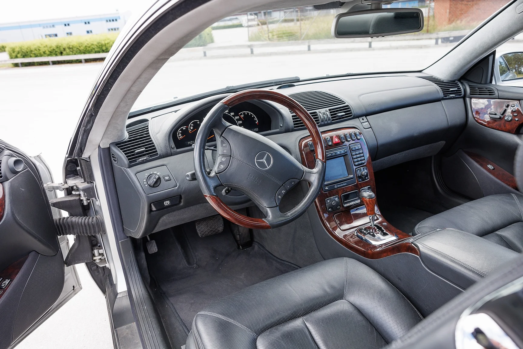 Innenraumfoto von 2000 Mercedes-Benz CL 600 (12)