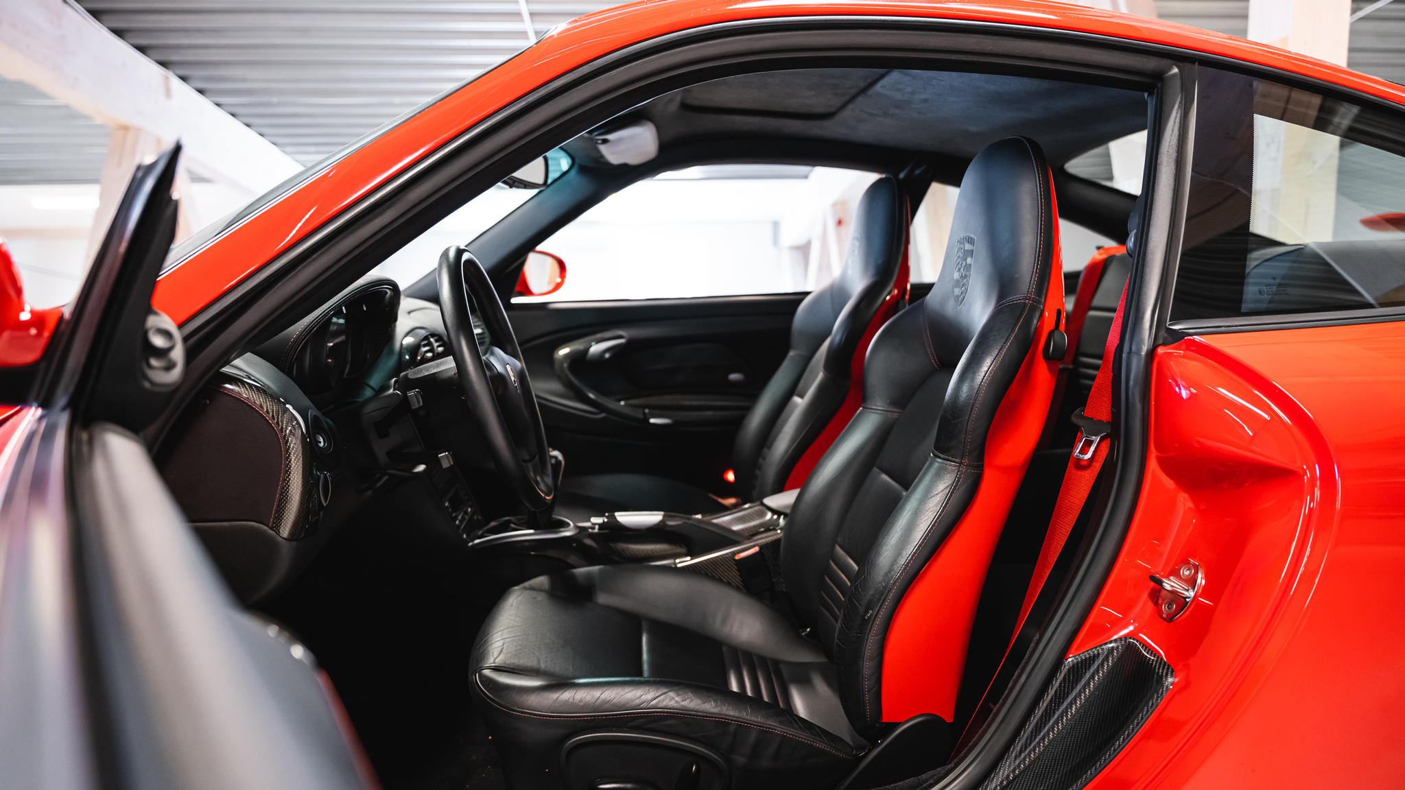 Innenraumfoto von 2003 Porsche 996 Carrera 2