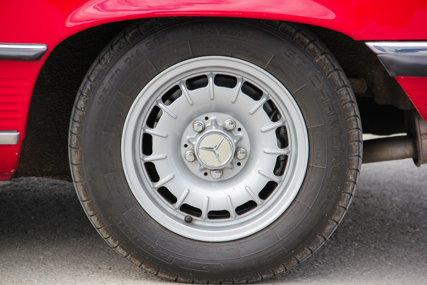 Exteriörbild på 1975 Mercedes-Benz 280 SL (67)