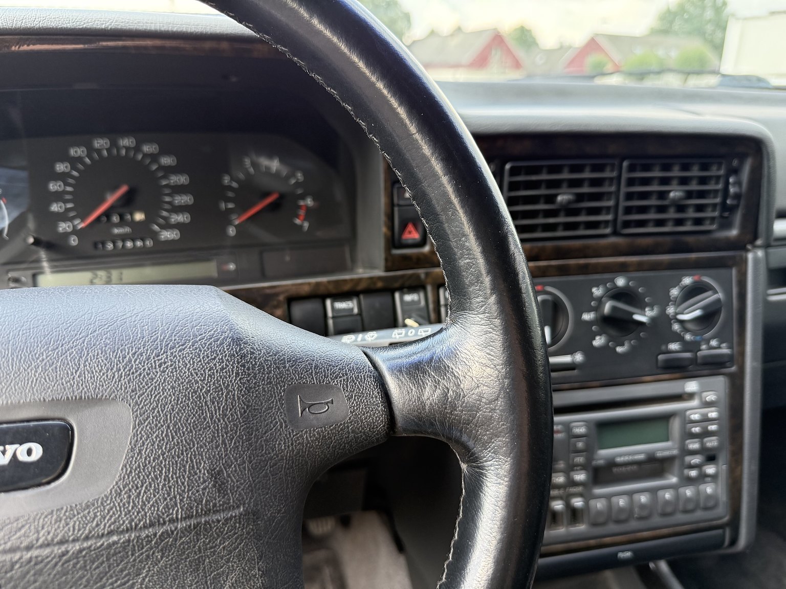 Interior image of 1996 Volvo 850 R "T-Röd"