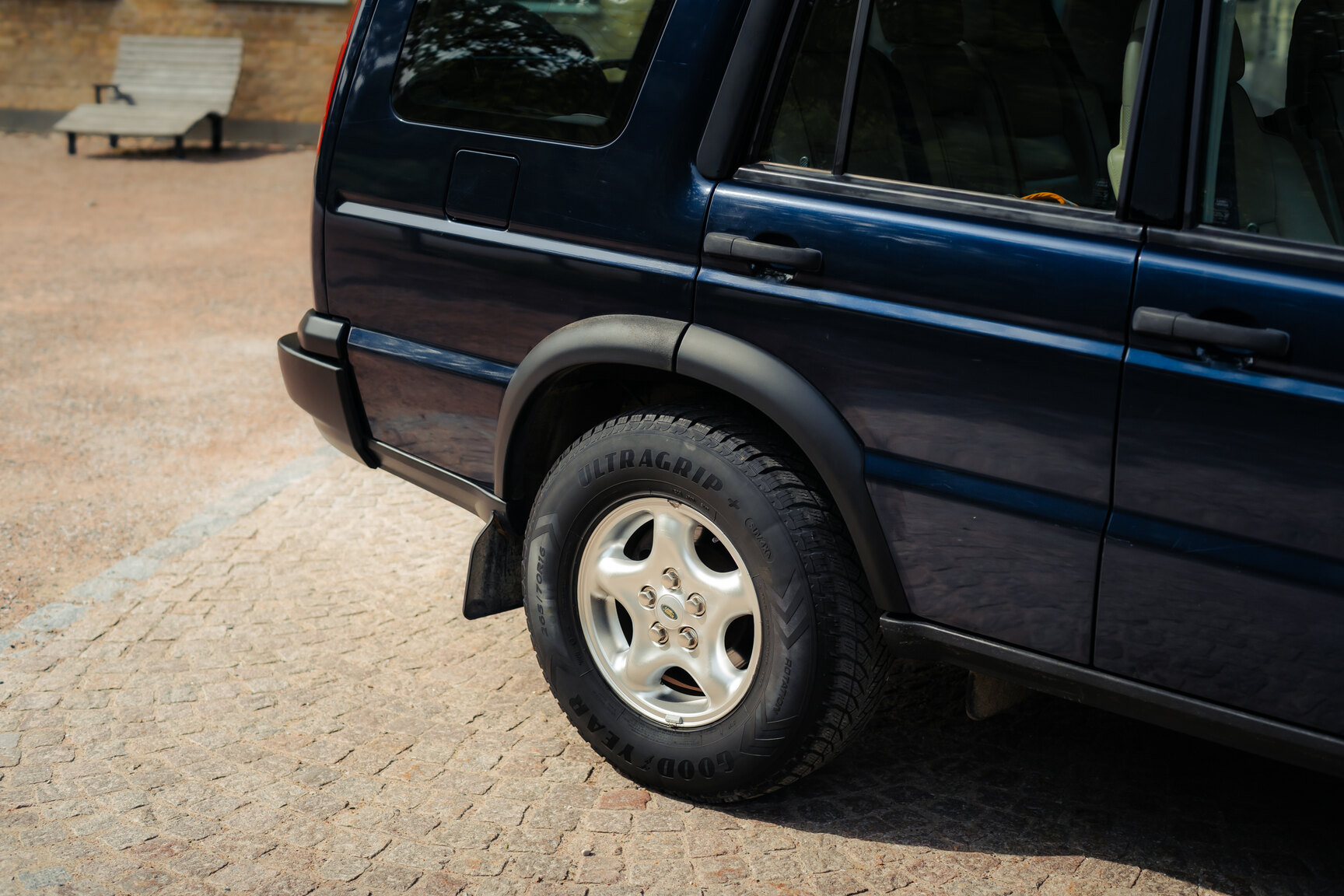 Exterior image of 1999 Landrover Discovery II V8